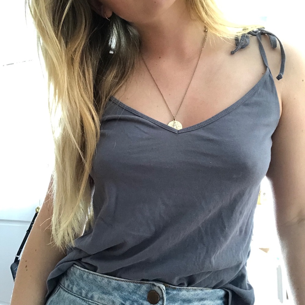 Cute strappy tie top. Barley worn.